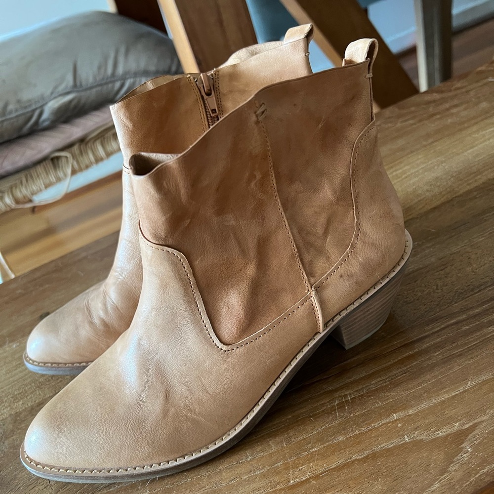 Kelsi dagger brand new boots